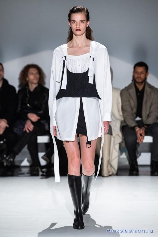 Топ-корсет на рубашку или платье - модное сочетание вещей осень-зима 2019-2020